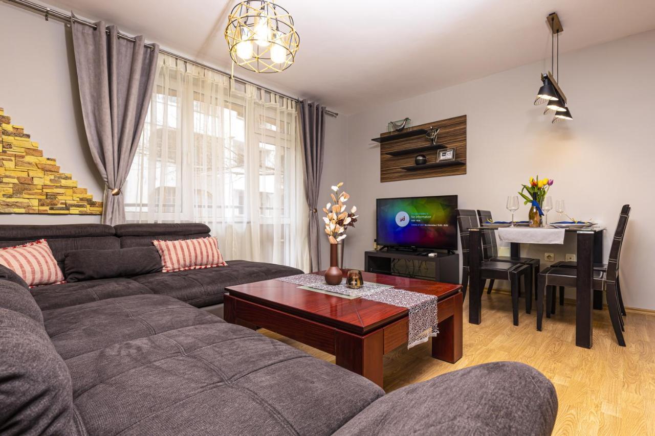 1Bd Flat With A Garage - 5 Mins To The City Centre Lägenhet Plovdiv Exteriör bild