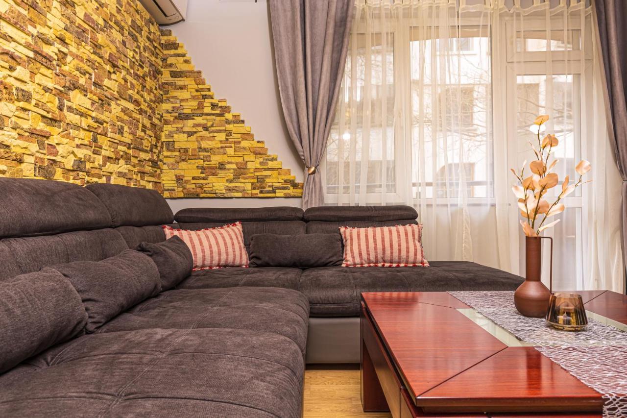 1Bd Flat With A Garage - 5 Mins To The City Centre Lägenhet Plovdiv Exteriör bild